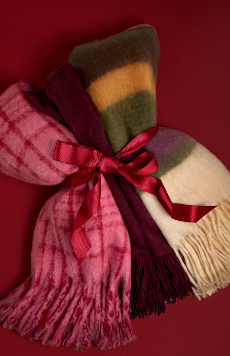 Aksesuar Ürünlerinde 1 Alana 1 Hediye Aksesuar Ürünlerinde 1 Alana 1 Hediye